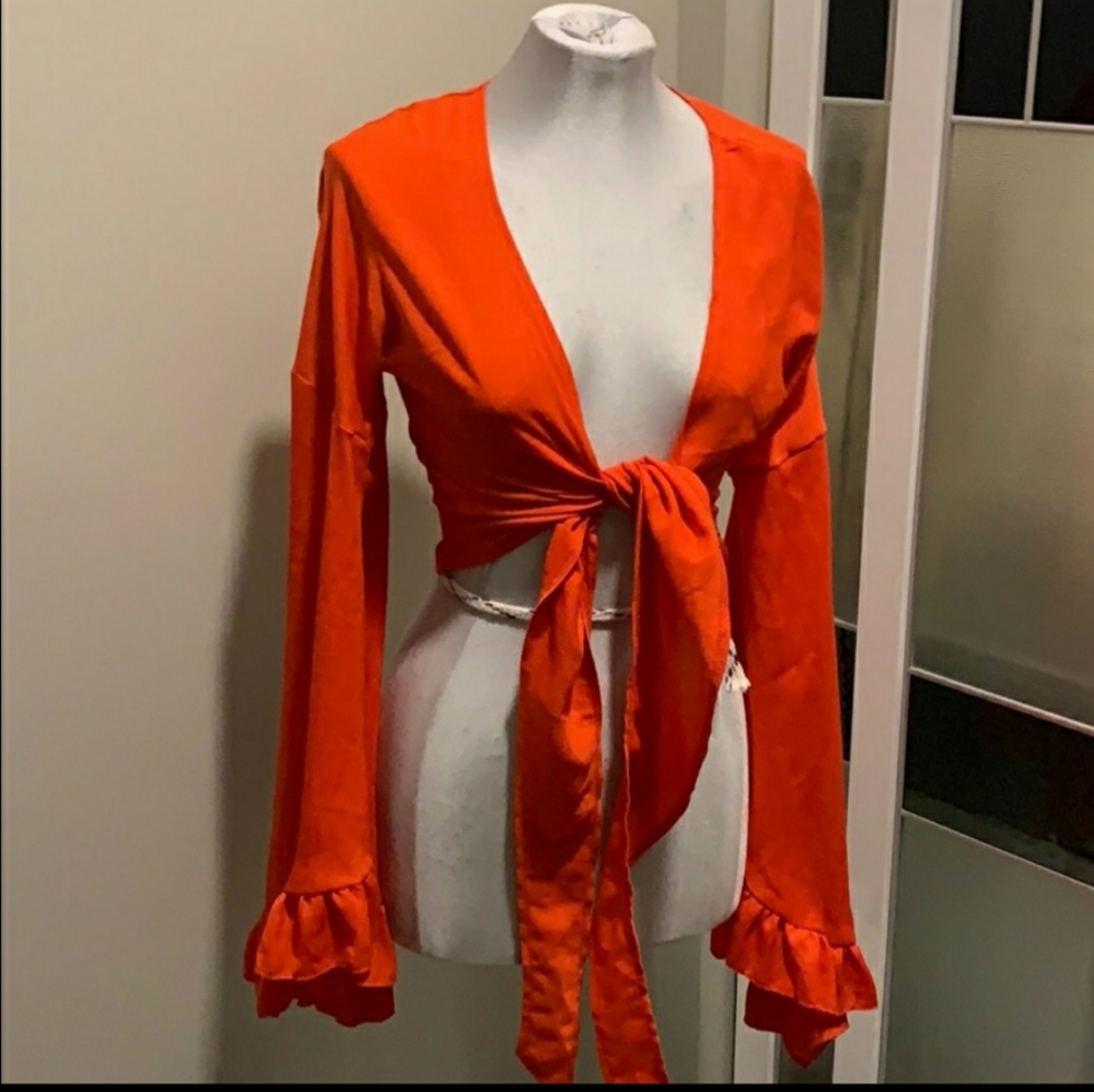 NASTY GAL Bell-sleeve Tie Front Crop Top